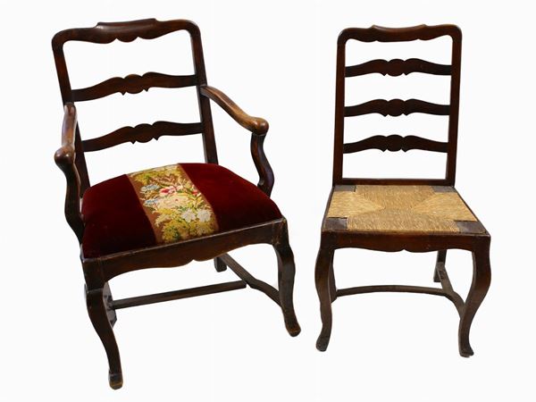 A walnut set with an armchair and four en pendant chairs  (Tuscany, mid-18th century)  - Auction Antiquities, Interior Decorations and Vintage  from the Panarello Gallery in Taormina - Maison Bibelot - Casa d'Aste Firenze - Milano
