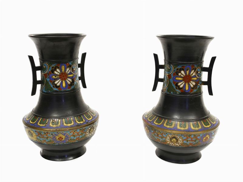 Coppia di Vasi in Smalto Cloisonné