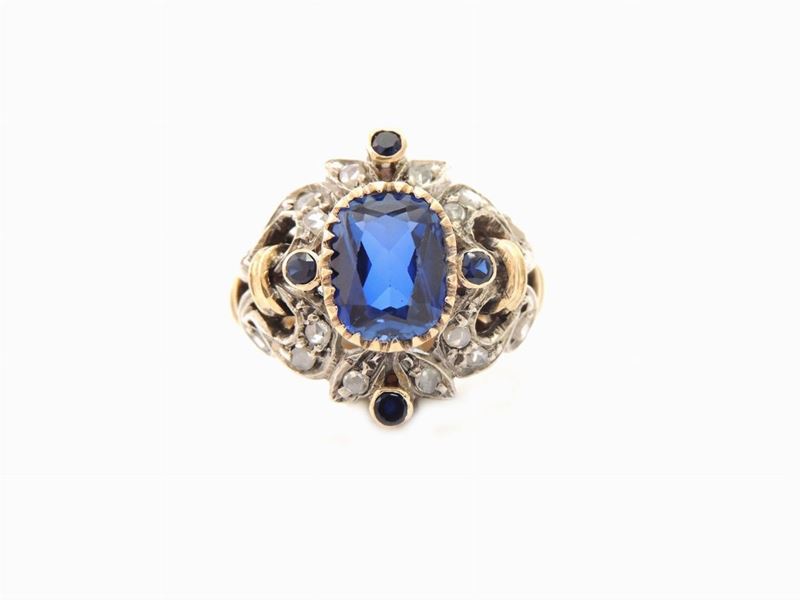 Anello a Margherita in Oro Giallo e Argento con Diamanti, Zaffiri e Zaffiro Sintetico