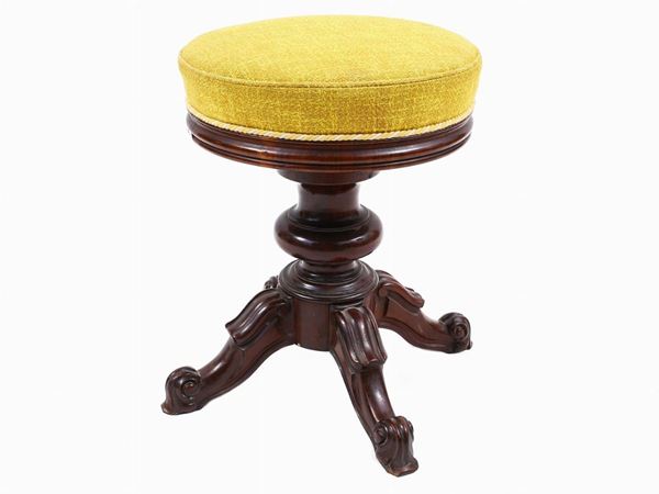 A piano stool in maoghany  - Auction Antiquities, Interior Decorations and Vintage  from the Panarello Gallery in Taormina - Maison Bibelot - Casa d'Aste Firenze - Milano