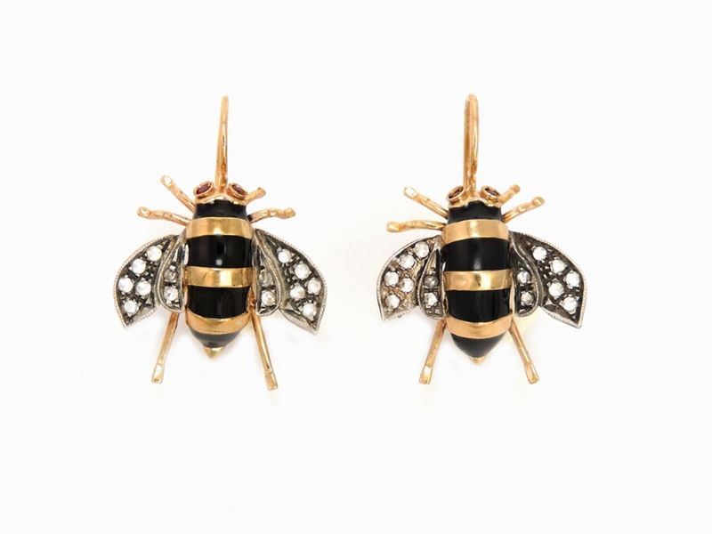 Orecchini Animalier in Oro Giallo 375/1000, Argento e Smalto Nero con Diamanti e Rubini
