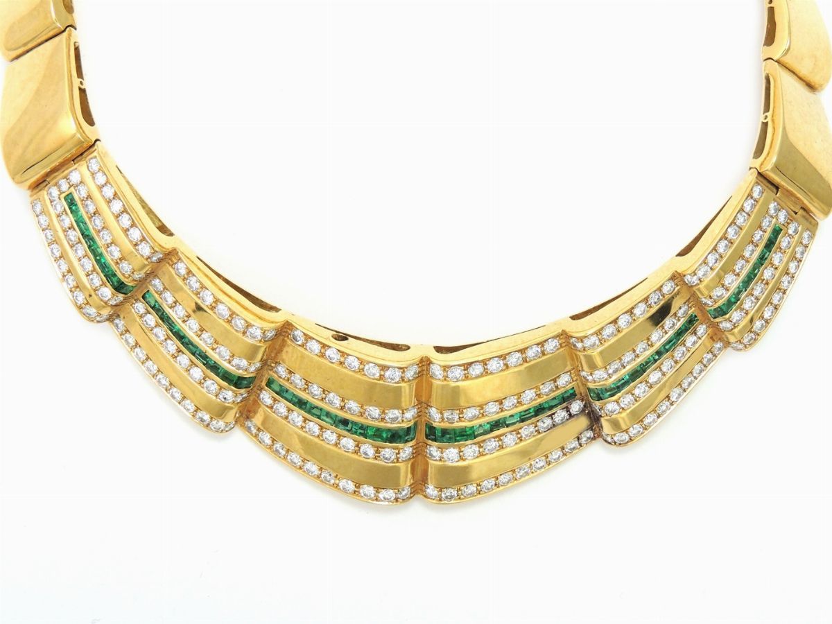 Demi Parure Girocollo e Orecchini Animalier Spallanzani in Oro Giallo, Diamanti e Smeraldi