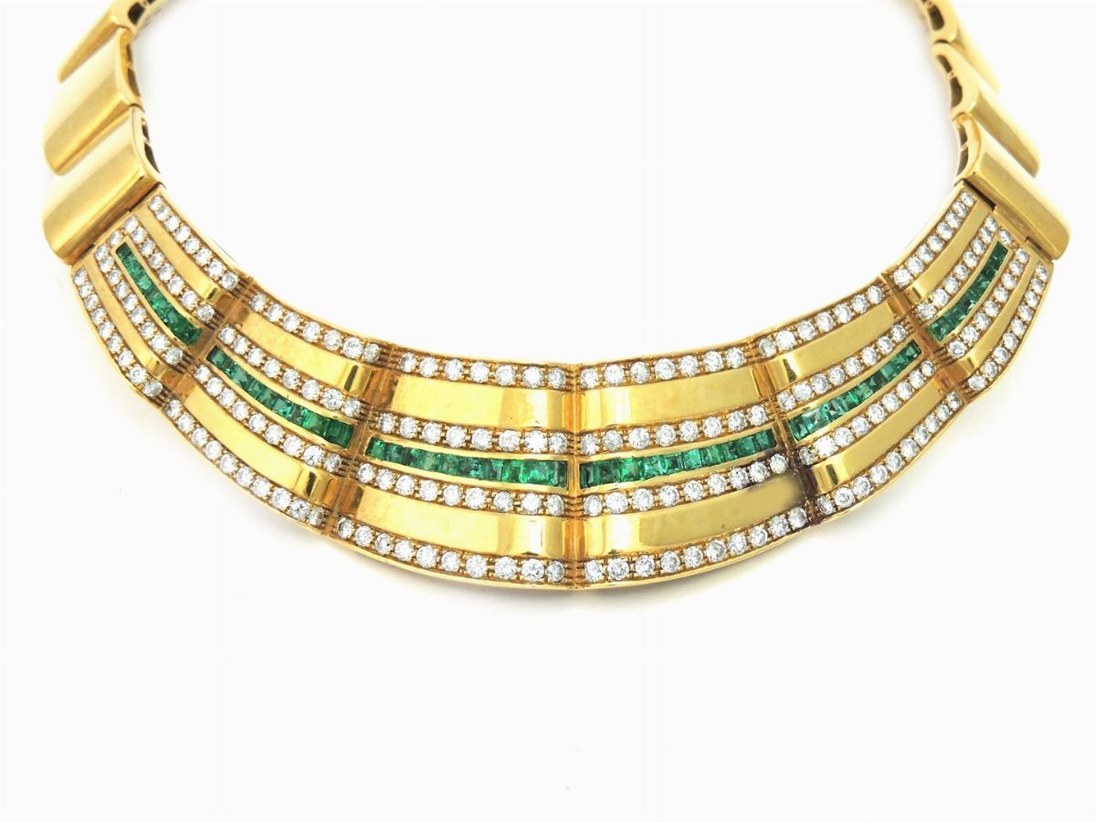 Demi Parure Girocollo e Orecchini Animalier Spallanzani in Oro Giallo, Diamanti e Smeraldi