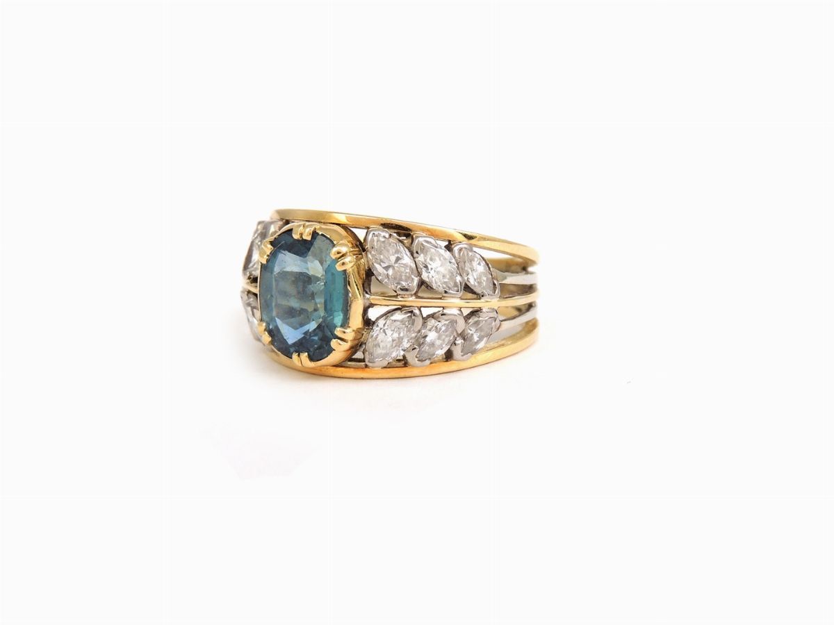 Anello in Oro Giallo e Bianco con Diamanti e Zaffiro