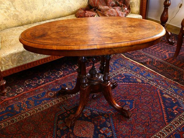 A small walnut table  (late 19th century)  - Auction The florentine house of the soprano Marcella Tassi - Maison Bibelot - Casa d'Aste Firenze - Milano