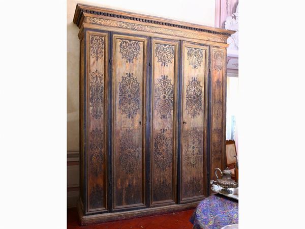 A large softwood cupboard  (Central Italy, 18th century)  - Auction Furniture and Paintings from Palazzo al Bosco and from other private property - Maison Bibelot - Casa d'Aste Firenze - Milano