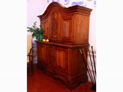 Credenza Provenzale a Due Corpi in Ciliegio