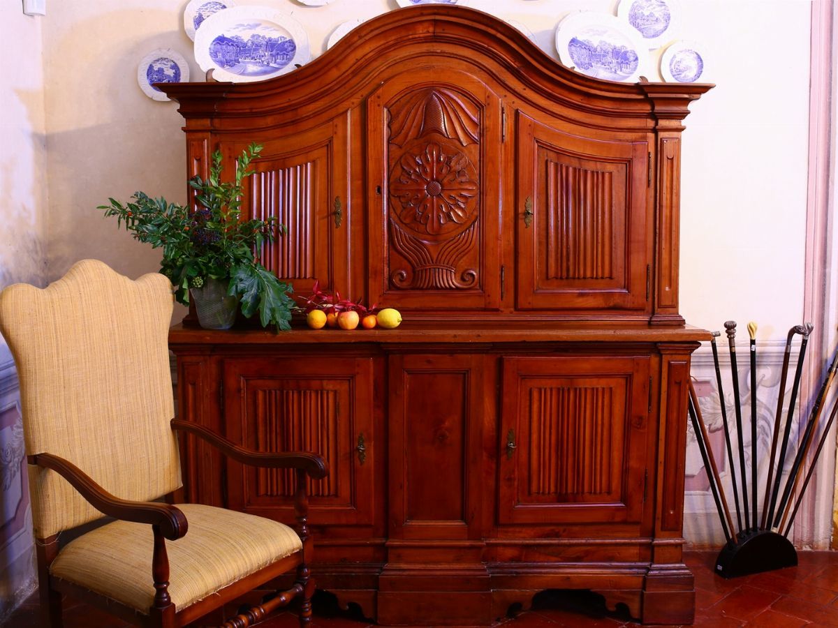Credenza Provenzale a Due Corpi in Ciliegio