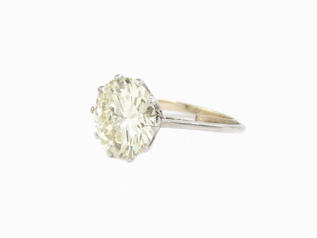 Anello Solitario in Platino con Diamante