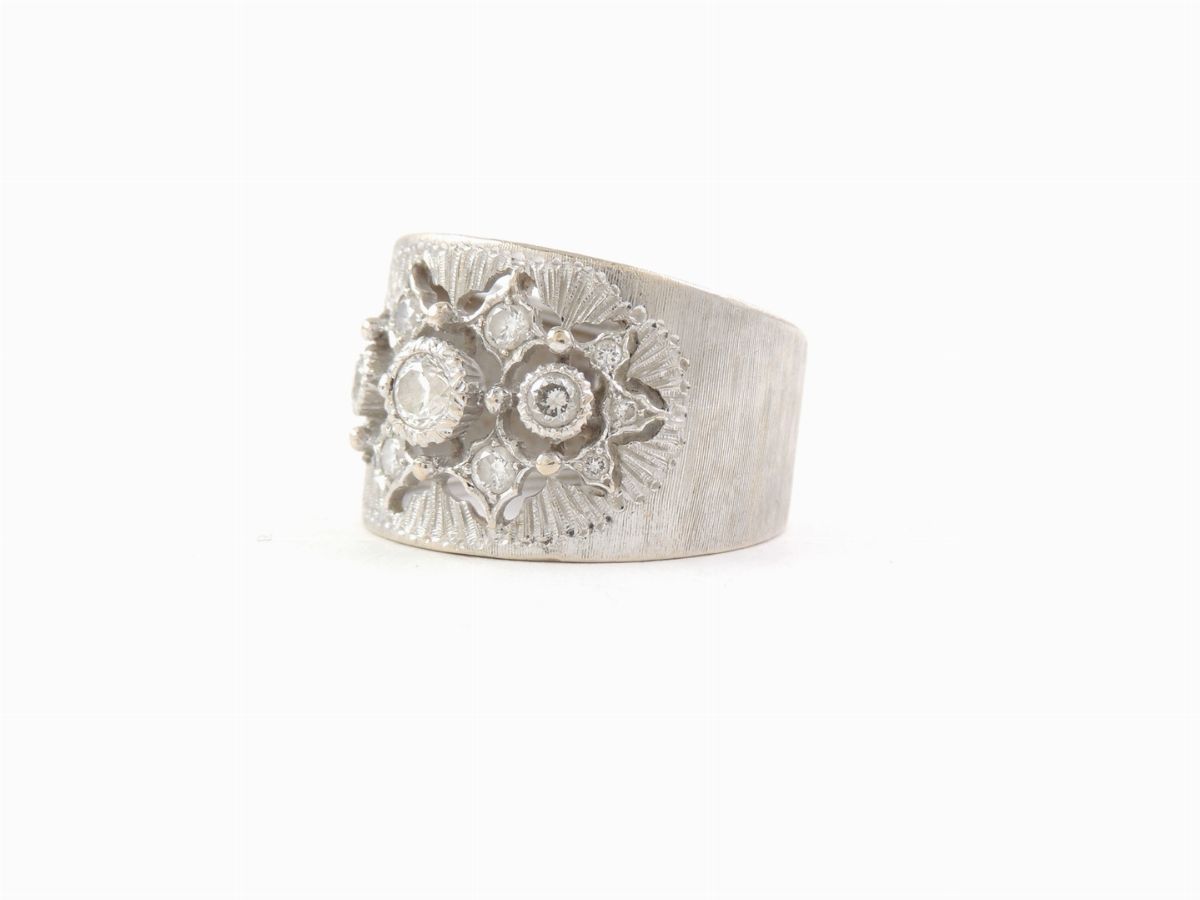 Anello a Fascia in Oro Bianco Satinato e Diamanti