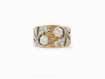 Anello a Fascia in Oro Giallo Fesonato con Applicazioni in Oro Bianco e Diamanti