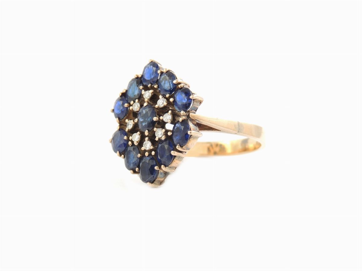 Anello in Oro Giallo 585/1000 con Diamanti e Zaffiri