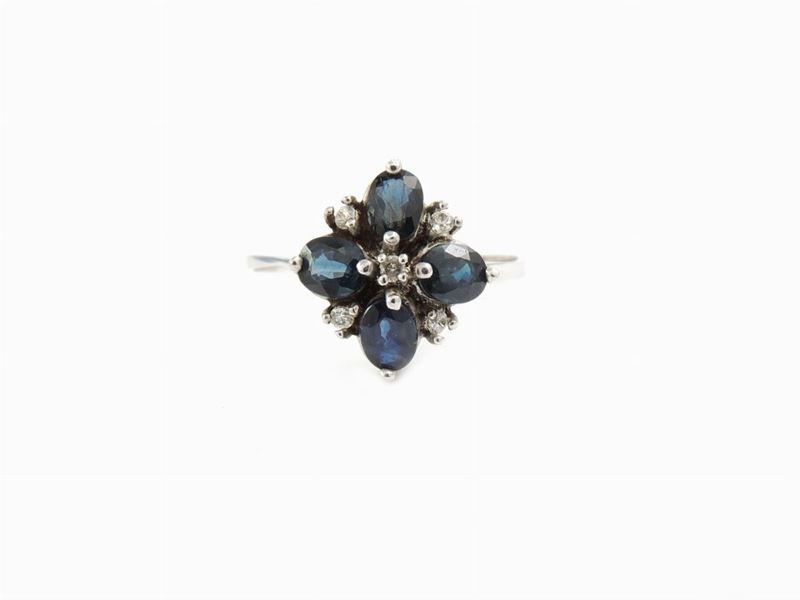 Anello in Oro Bianco Diamanti e Zaffiri