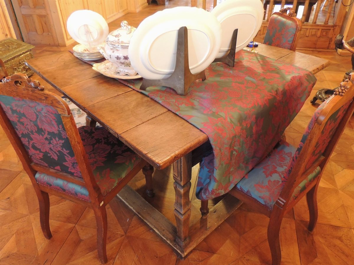 Tavolo Tirolese Rustico in Noce