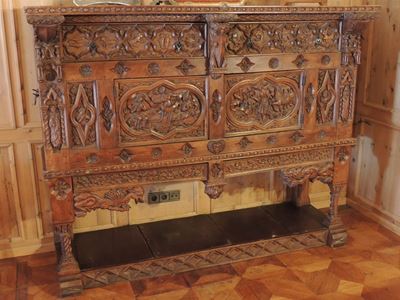 Credenza Tirolese in Noce