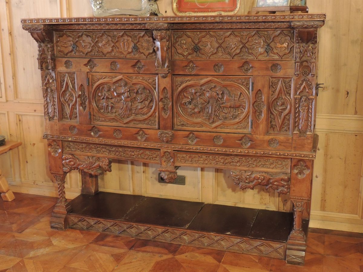 Credenza Tirolese in Noce
