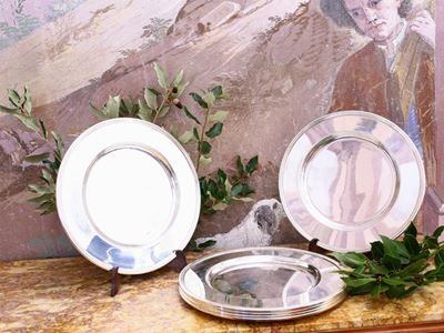 Serie di Dodici Sottopiatti in Metallo Argentato