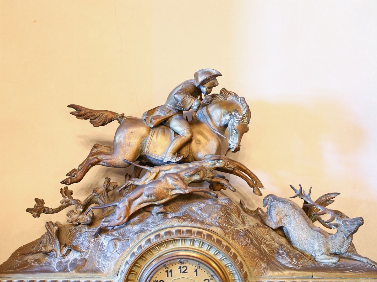 Grande Orologio da Camino in Marmo Bianco e Bronzo Dorato