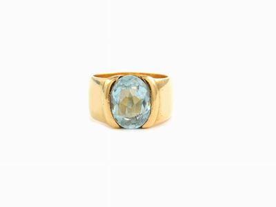 Anello in Oro Giallo con Acquamarina