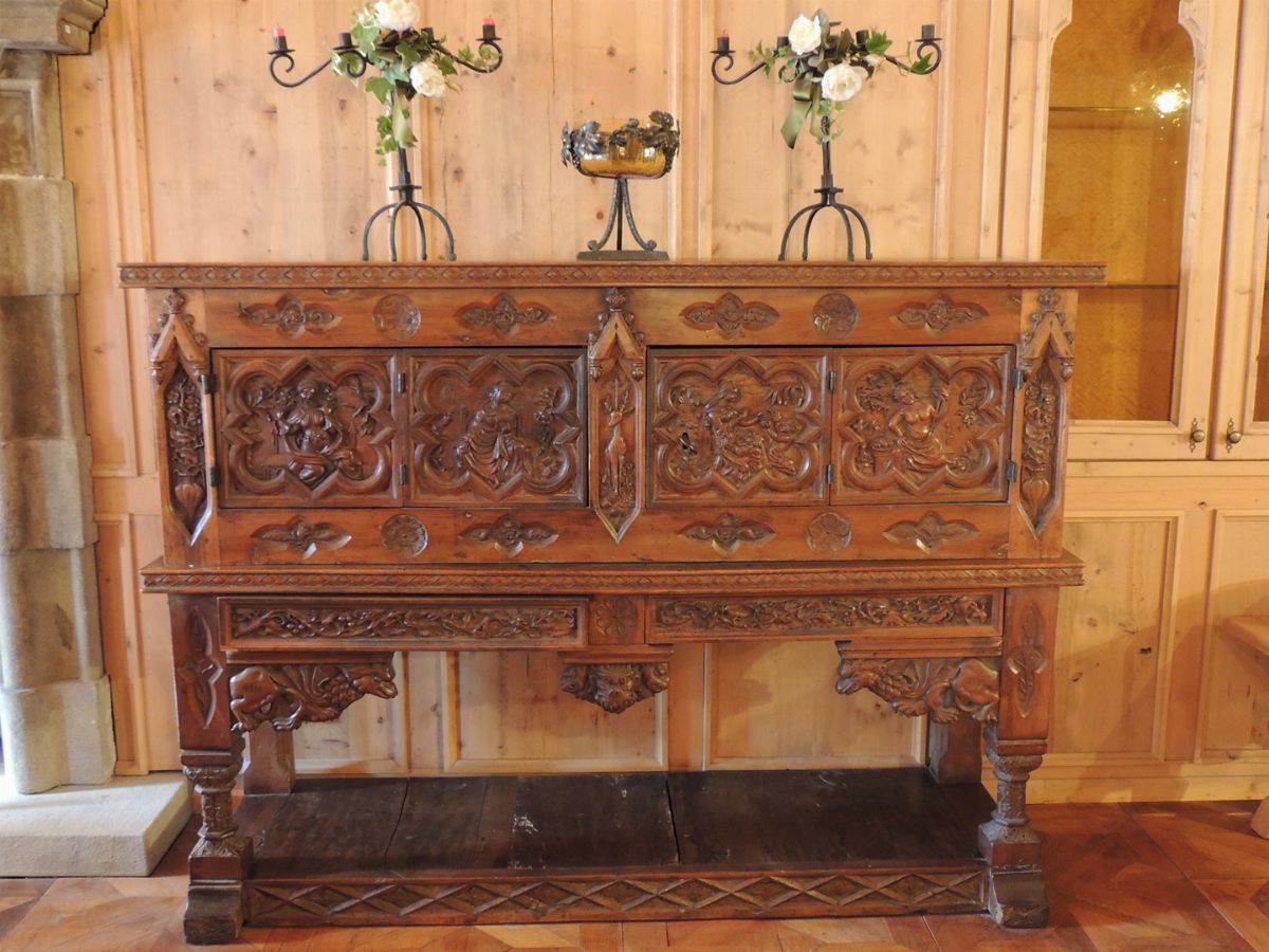 Credenza Tirolese in Noce