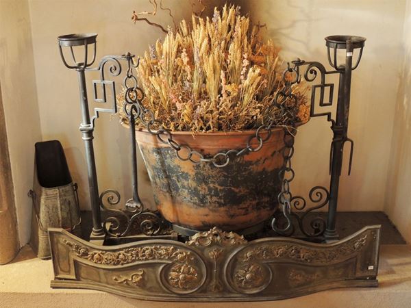 A fireplace set  (20th century)  - Auction Tyrolean furniture from Villa Regina in Dobbiaco - Maison Bibelot - Casa d'Aste Firenze - Milano