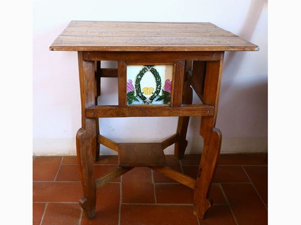 An oak small table
