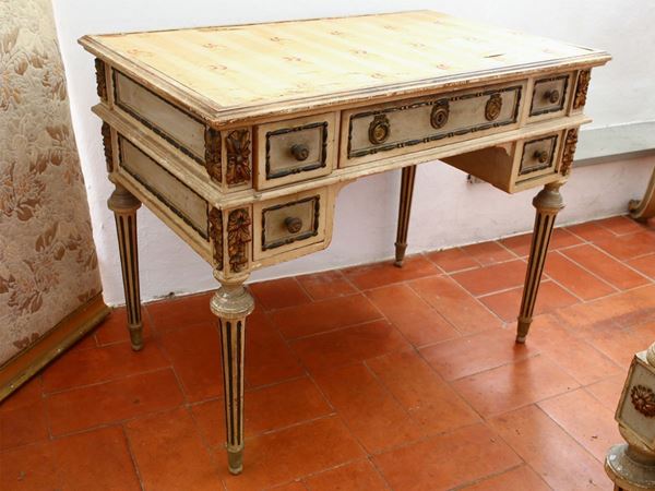 A small lacquered wooden writing table  (early 20th century)  - Auction Furniture and Paintings from Palazzo al Bosco and from other private property - Maison Bibelot - Casa d'Aste Firenze - Milano