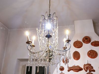 Lampadario a Sei Bracci in Metallo e Legno Laccato