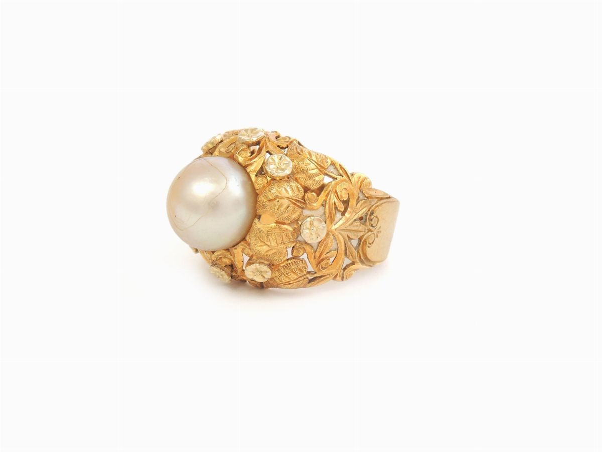 Anello in Oro Giallo con Perla Coltivata