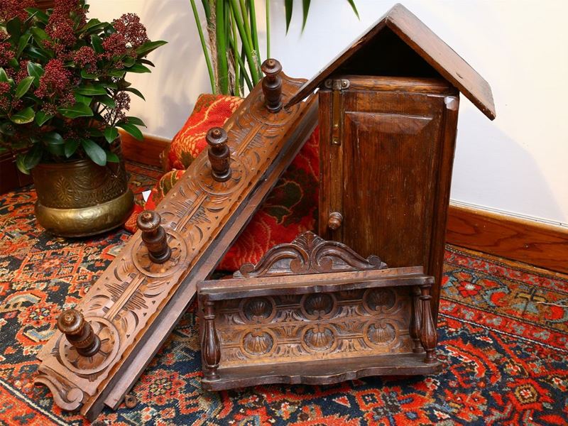 Lotto di Complementi D'arredo in Legno Tenero