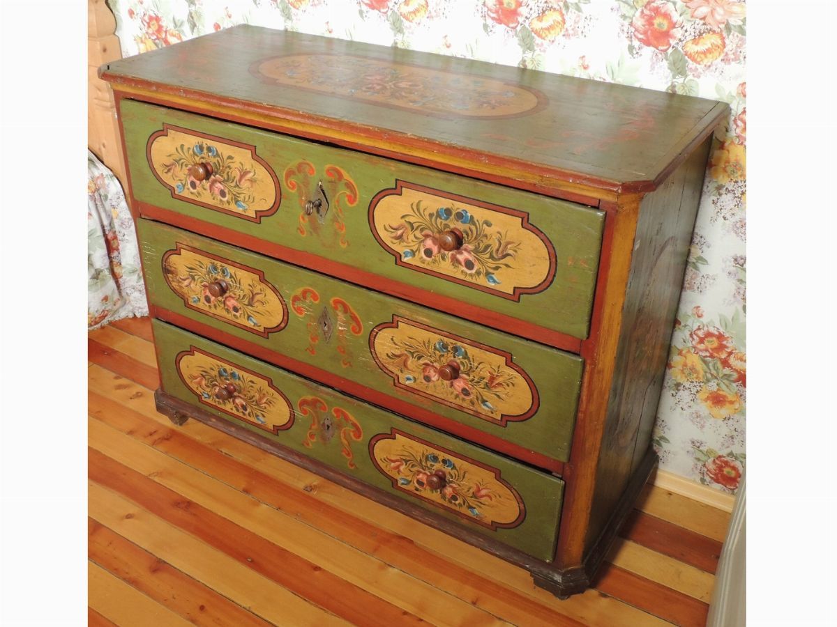 Cassettone Tirolese in Legno Tenero Dipinto