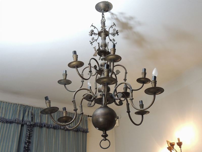 Lampadario in Bronzo di Gusto Fiammingo
