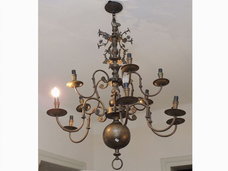 Lampadario in Bronzo di Gusto Fiammingo