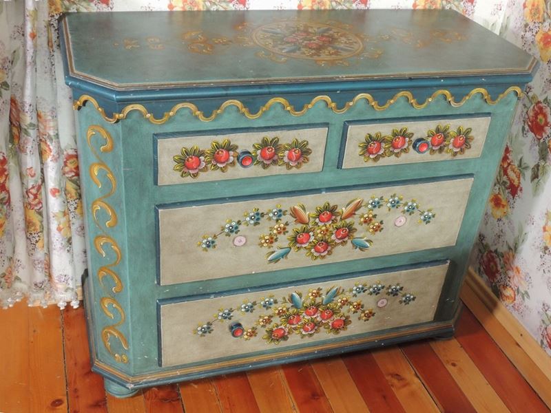 Cassettone Tirolese in Legno Dipinto