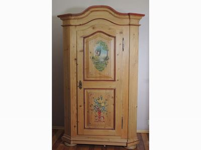 Piccolo Armadio Tirolese in Legno Tenero
