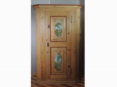 Piccolo Armadio Tirolese in Legno Tenero