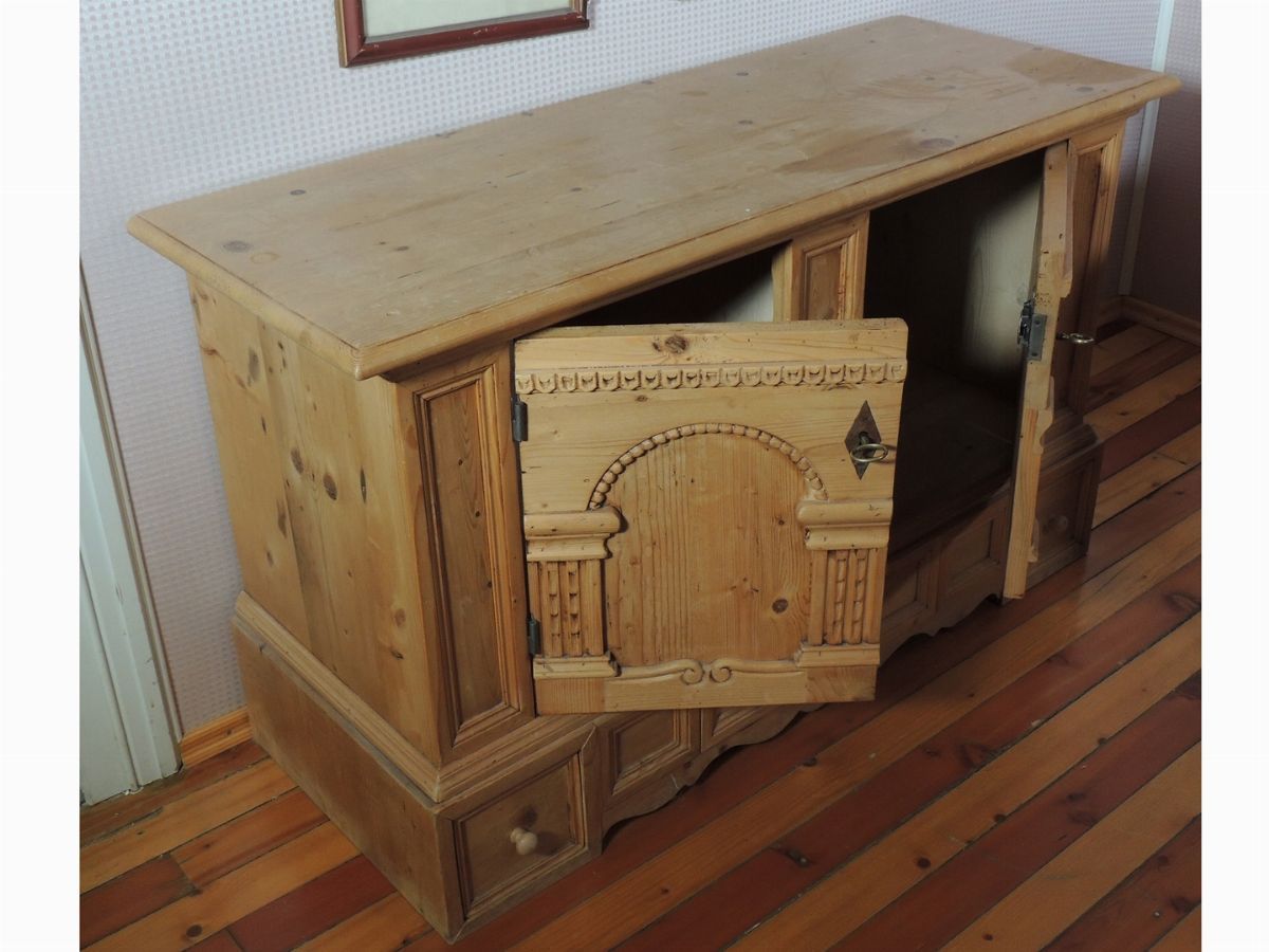 Piccola Credenza Tirolese in Legno di Abete