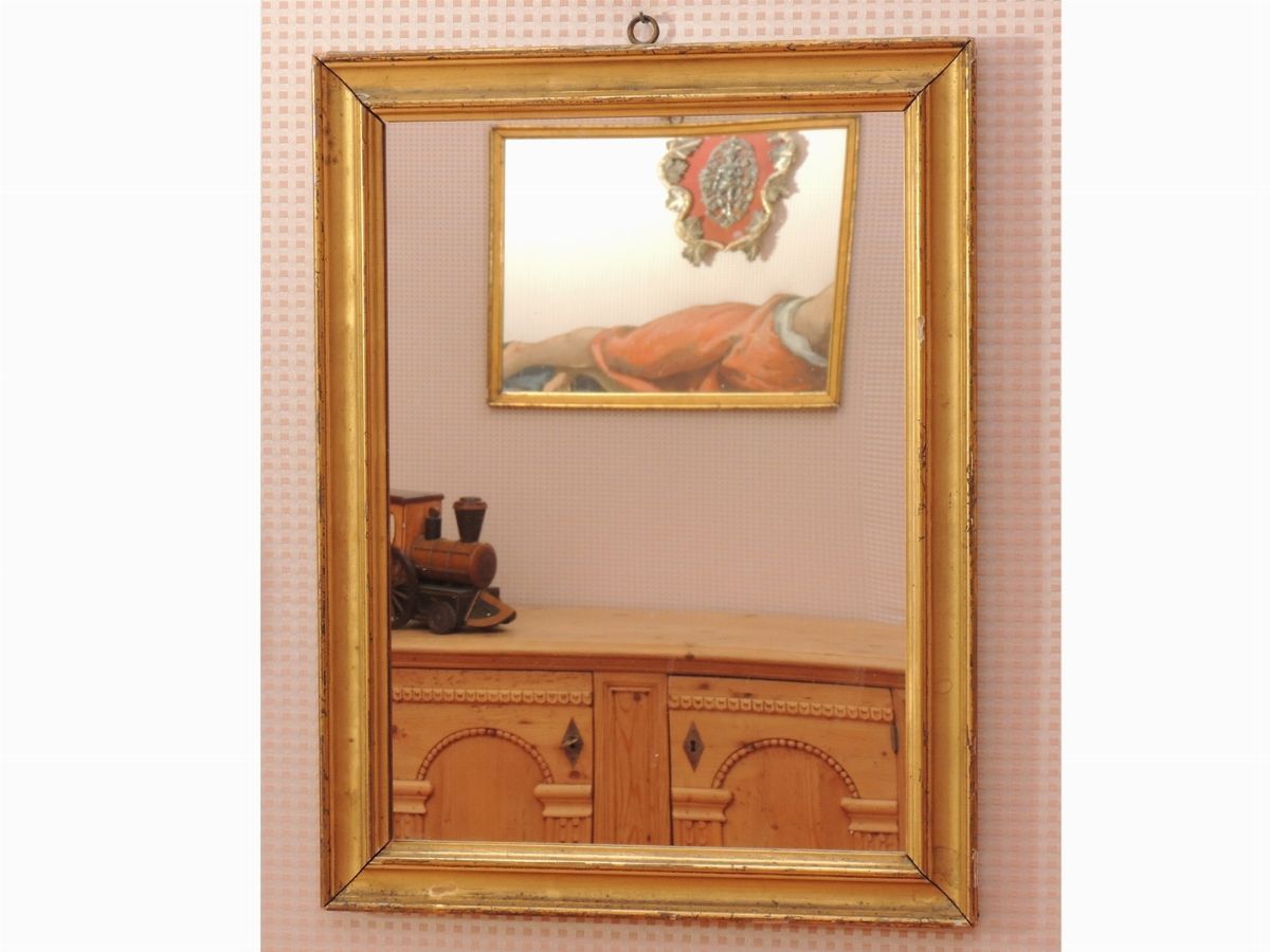 Due Piccole Specchiere con Cornici in Legno Dorato