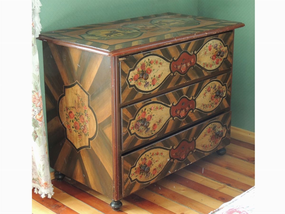 Cassettone Tirolese in Legno Dipinto