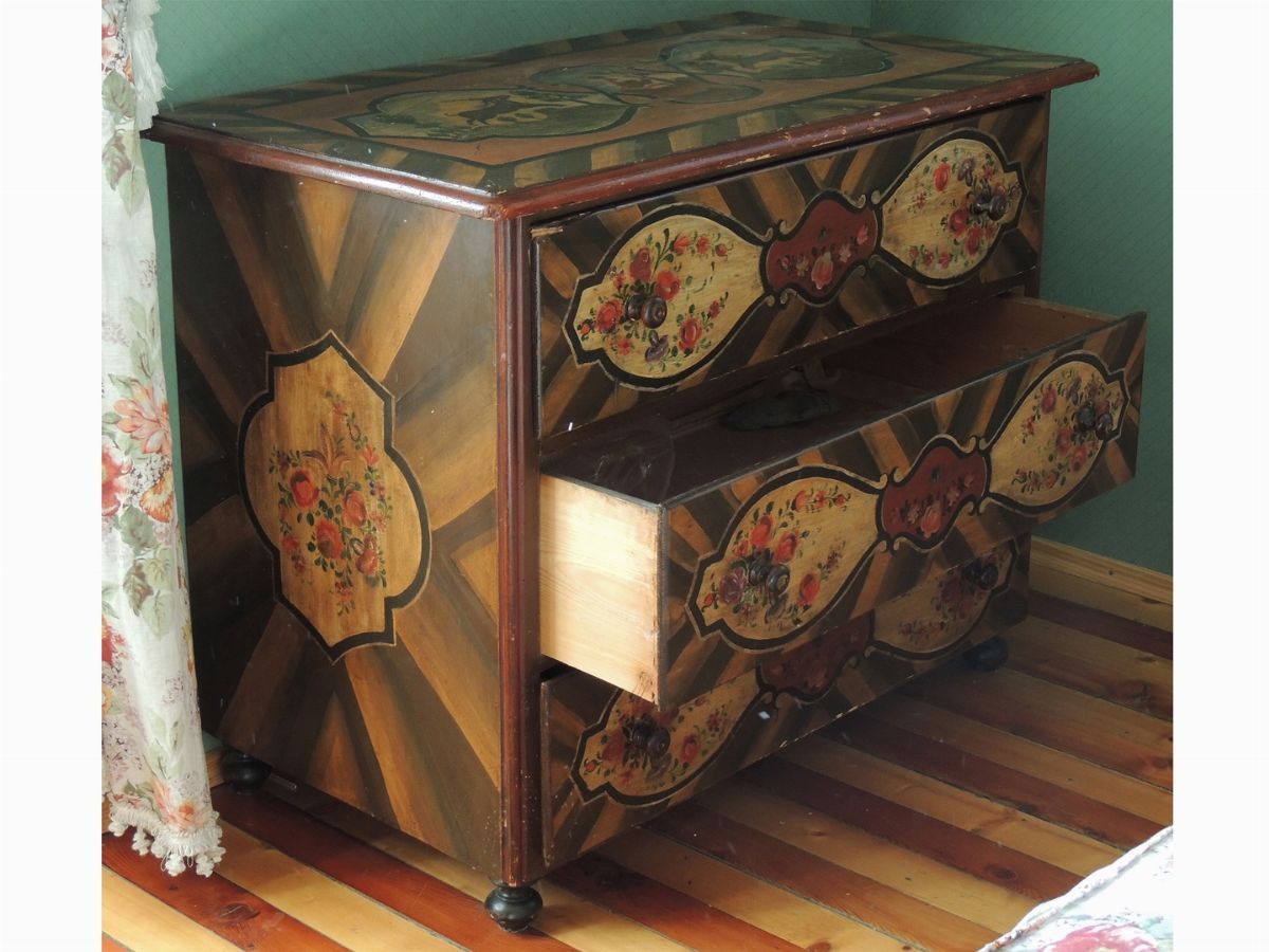 Cassettone Tirolese in Legno Dipinto