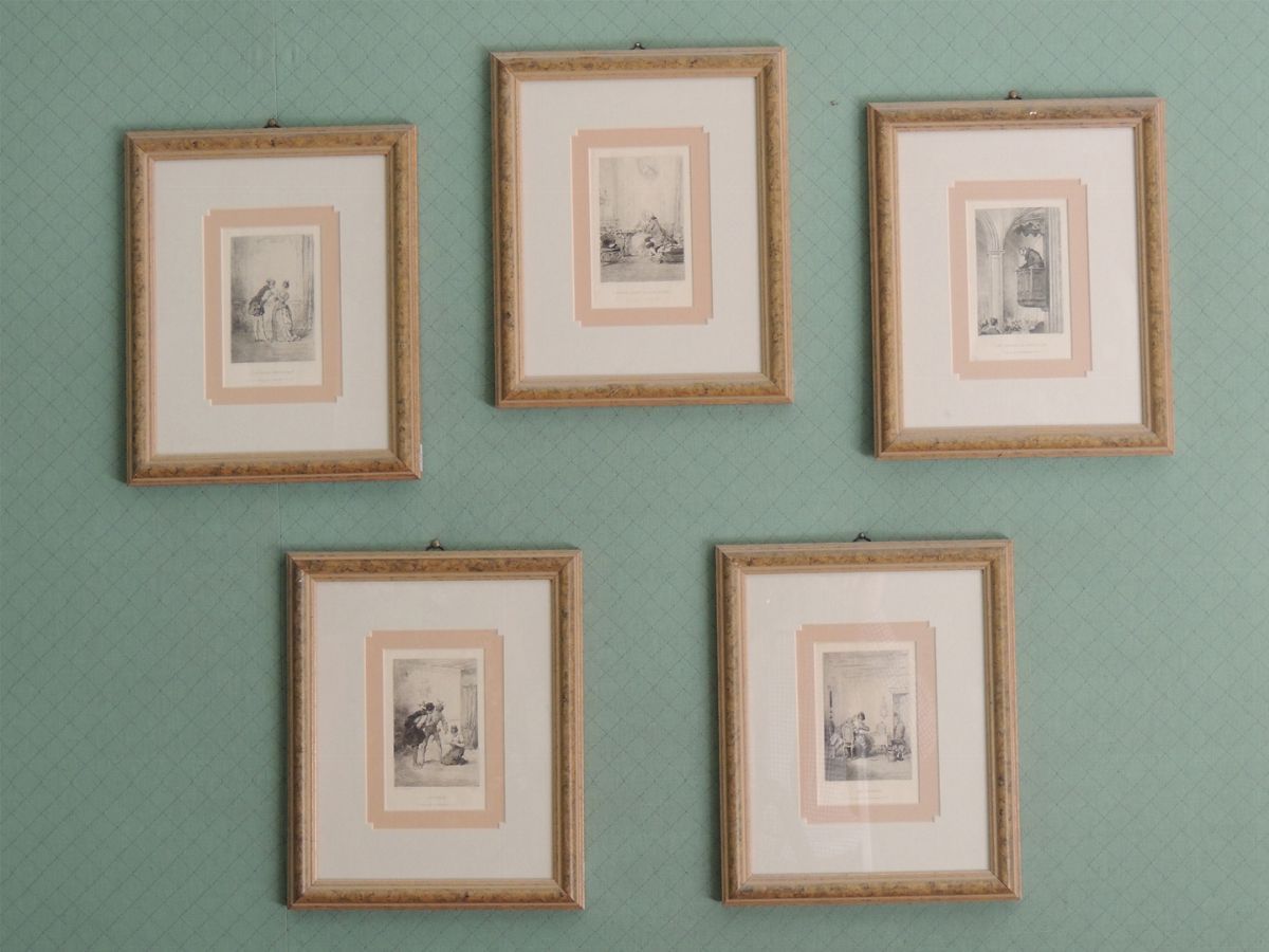 Serie di Cinque Piccole Stampe Decorative con Scene D'interno