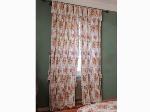 Two pairs of floreal fabric curtains