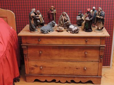 Piccolo Cassettone Tirolese in Legno Tenero
