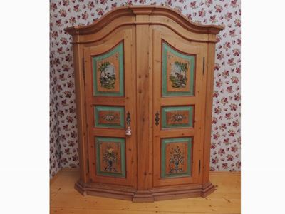Armadio Tirolese in Legno Tenero Dipinto