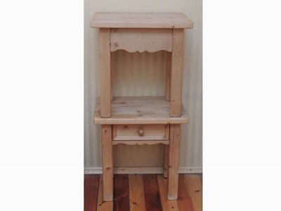 Coppia di Tavolini Bassi in Legno Tenero