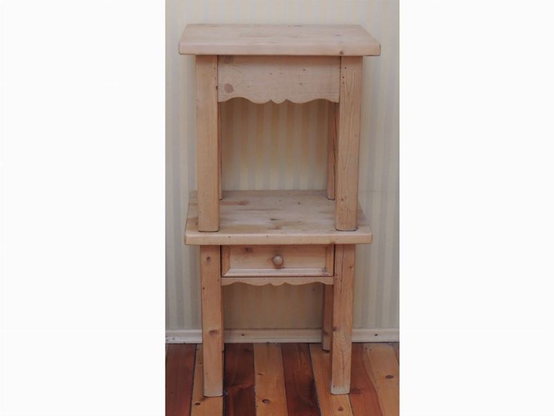 Coppia di Tavolini Bassi in Legno Tenero