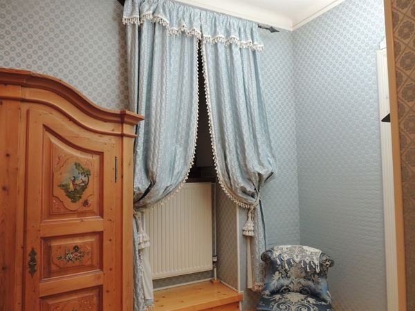 Three pairs of blue fabric curtains  - Auction Tyrolean furniture from Villa Regina in Dobbiaco - Maison Bibelot - Casa d'Aste Firenze - Milano