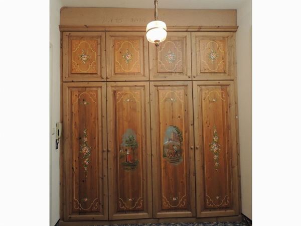 A Tyrolean softwood painted wardrobe  - Auction Tyrolean furniture from Villa Regina in Dobbiaco - Maison Bibelot - Casa d'Aste Firenze - Milano