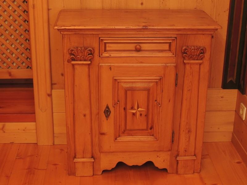 Piccolo Stipo Tirolese in Legno Tenero