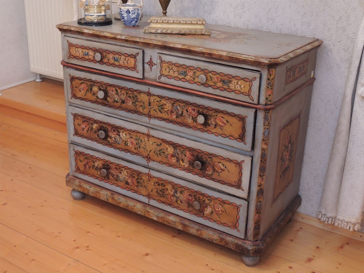 Cassettone Tirolese in Legno Tenero Dipinto